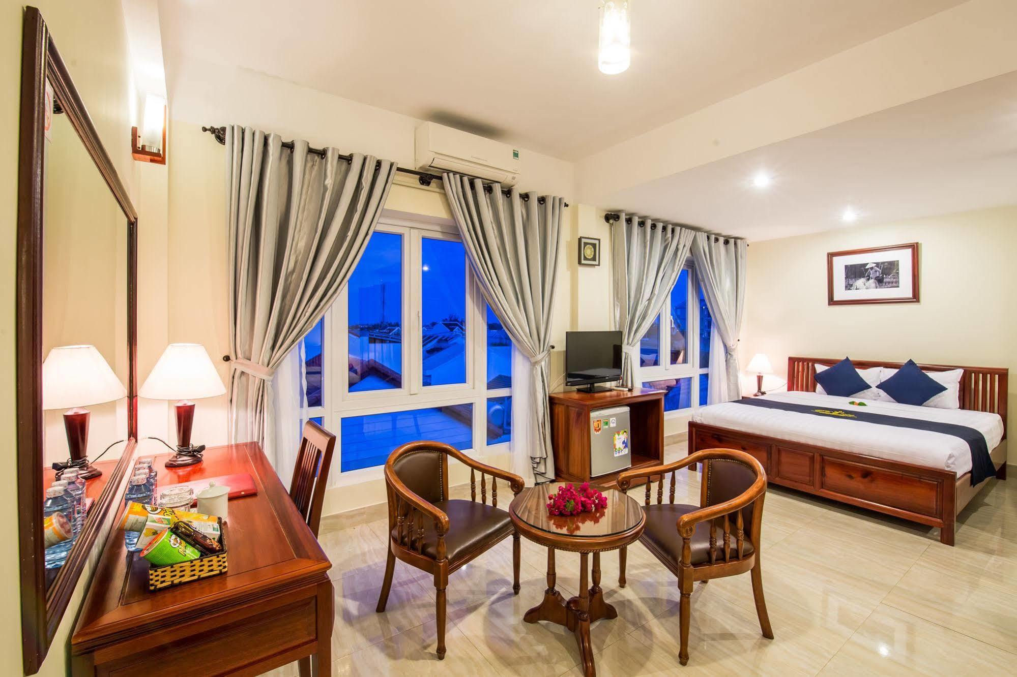 Prince Hotel هوي ان المظهر الخارجي الصورة