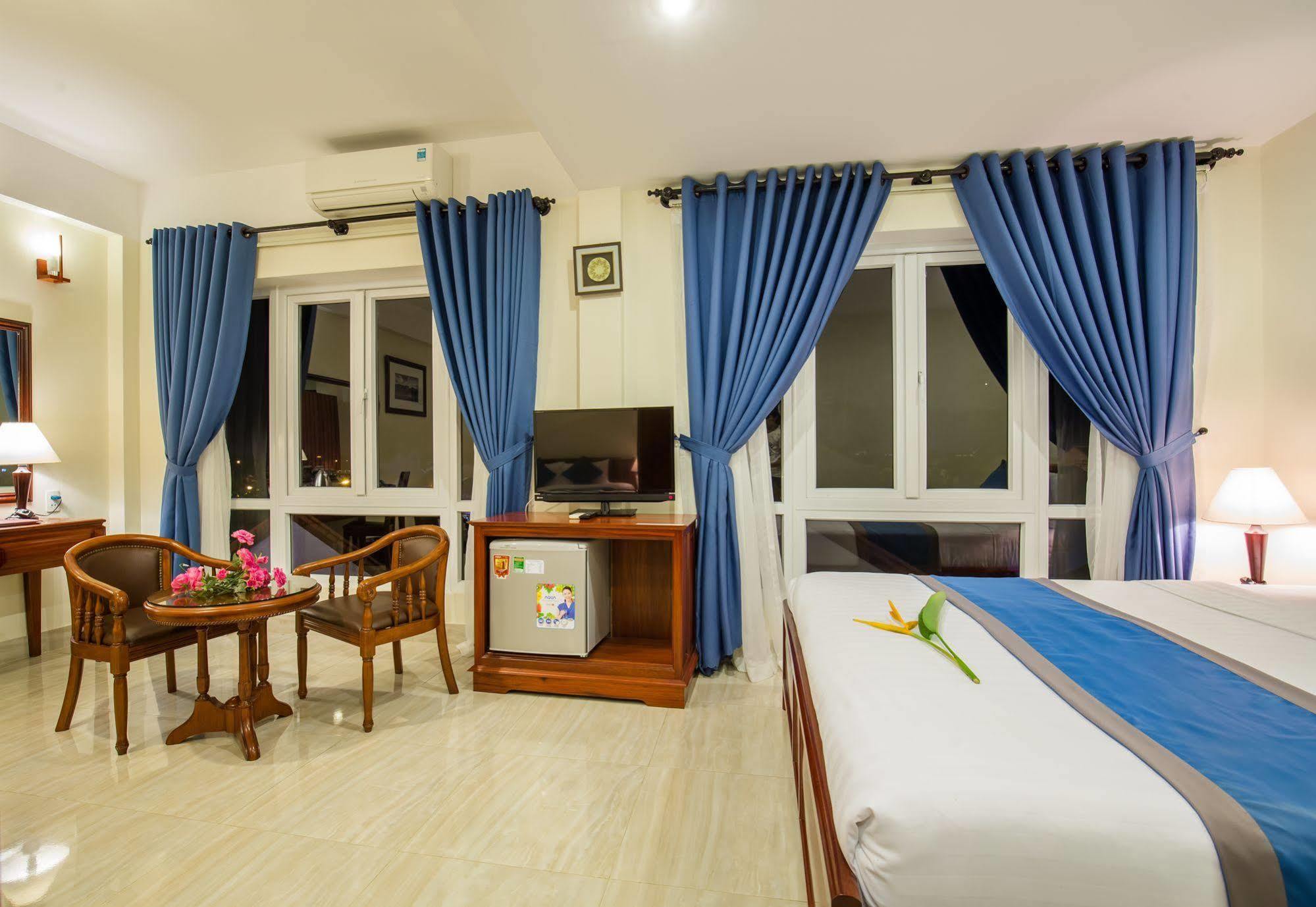 Prince Hotel هوي ان المظهر الخارجي الصورة